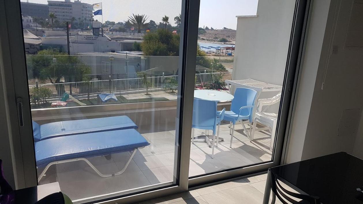 Christopher'S Sandy Beach Suites Ayia Napa Bagian luar foto